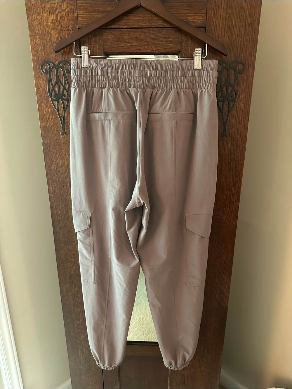 Spanx On the Move Taupe Cargo Jogger Pants - Size Medium - Picture 5 of 7